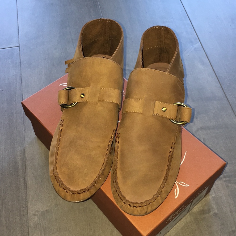 BRAND NEW Bettye Muller leather moccasins.